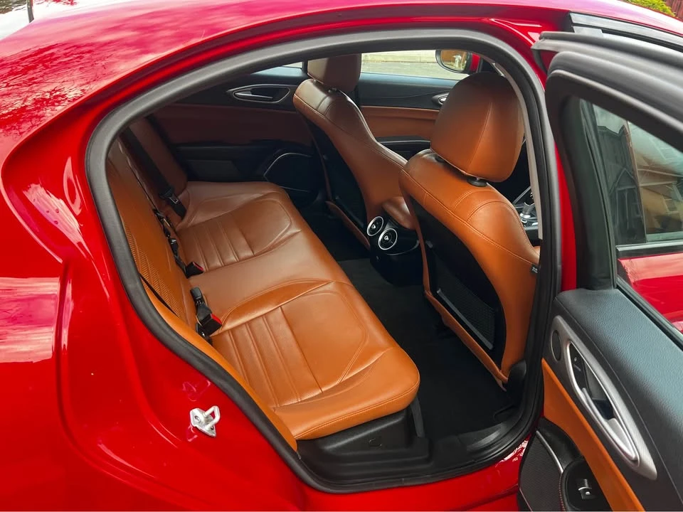 2018 Alfa Romeo Giulia - Image 15 of 18