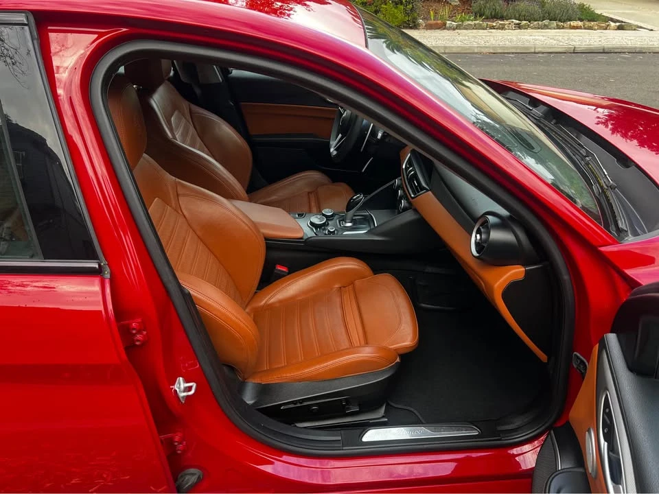 2018 Alfa Romeo Giulia - Image 13 of 18