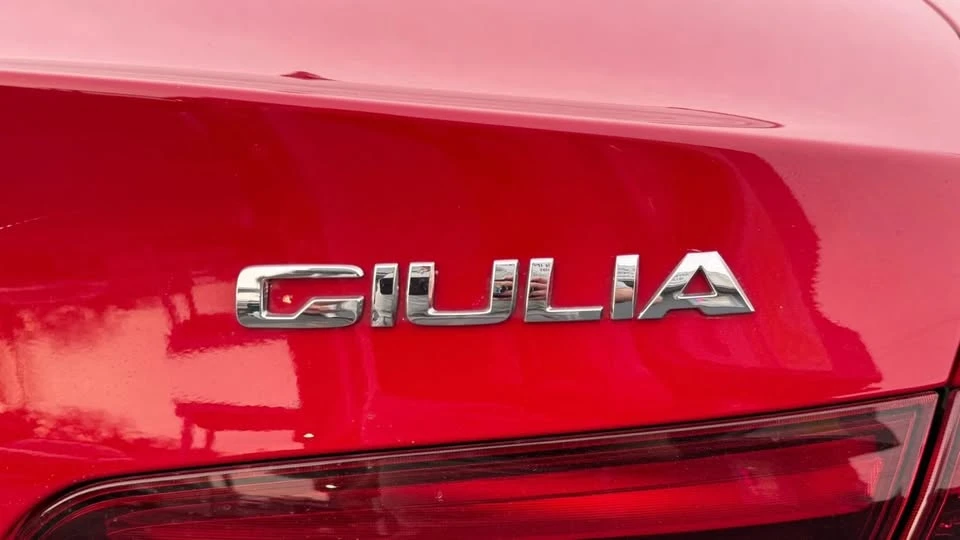 2018 Alfa Romeo Giulia - Image 10 of 19