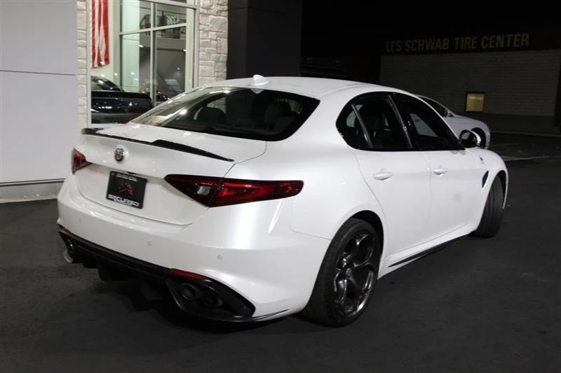 2018 Alfa Romeo Giulia - Image 9 of 20