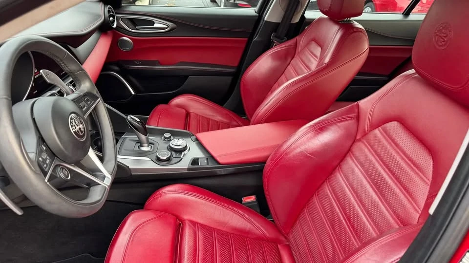 2018 Alfa Romeo Giulia - Image 14 of 20