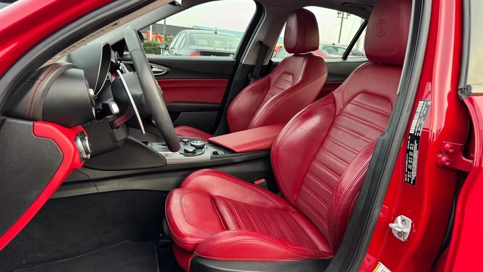 2018 Alfa Romeo Giulia - Image 13 of 20