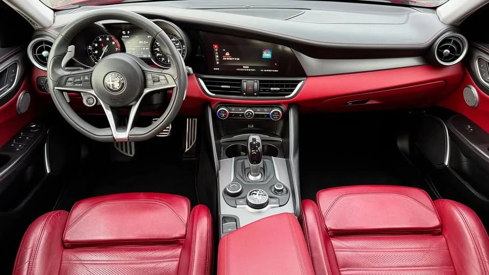 2018 Alfa Romeo Giulia - Image 12 of 20