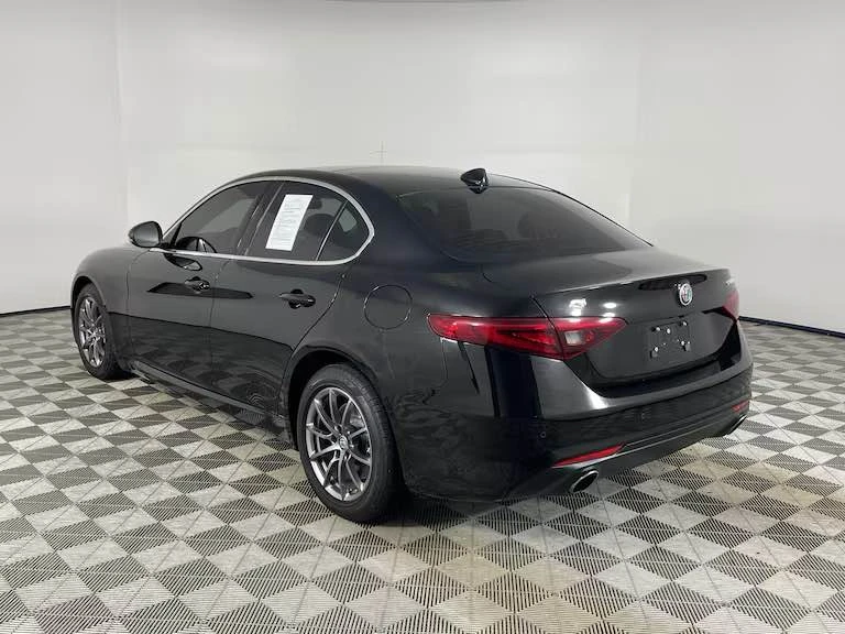 2018 Alfa Romeo Giulia - Image 6 of 8