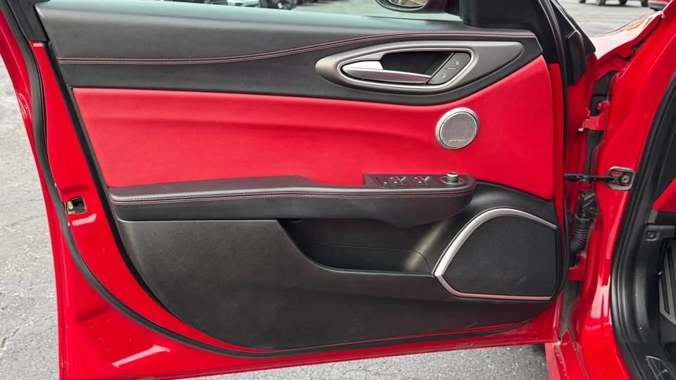 2018 Alfa Romeo Giulia - Image 12 of 19