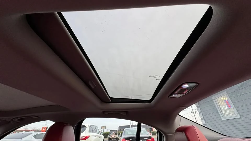 2018 Alfa Romeo Giulia - Image 11 of 20