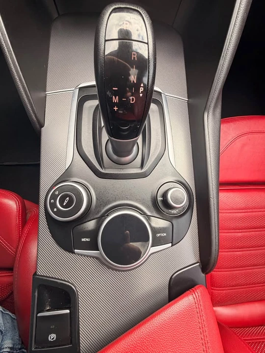 2018 Alfa Romeo Giulia - Image 12 of 15