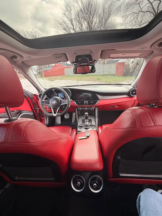 2018 Alfa Romeo Giulia - Image 6 of 15