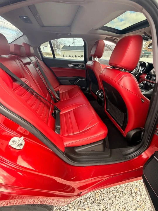 2018 Alfa Romeo Giulia - Image 5 of 15