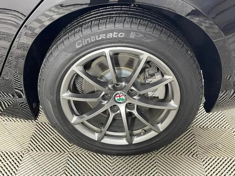 2018 Alfa Romeo Giulia - Image 7 of 8