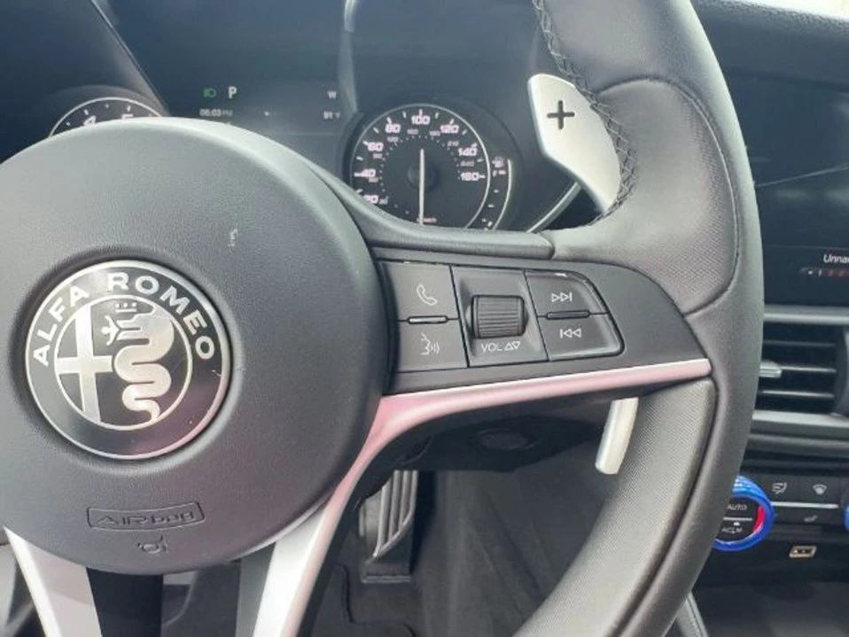 2018 Alfa Romeo Giulia - Image 10 of 20