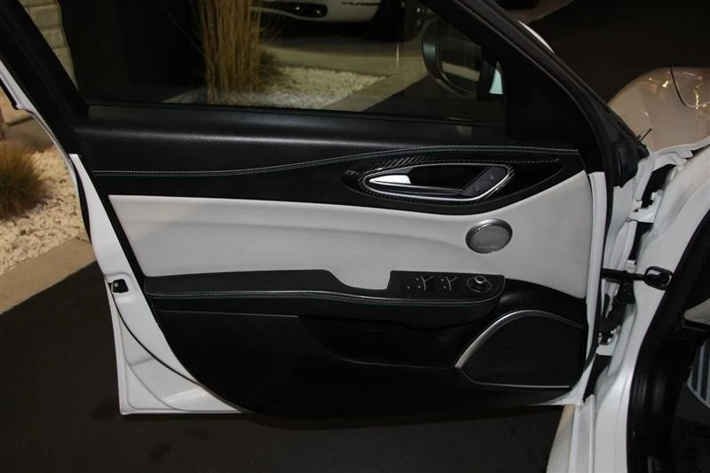 2018 Alfa Romeo Giulia - Image 17 of 17