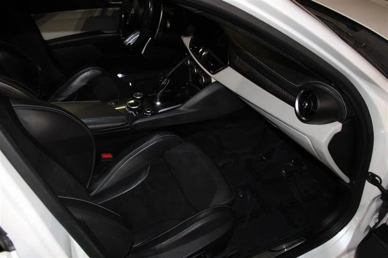 2018 Alfa Romeo Giulia - Image 8 of 17