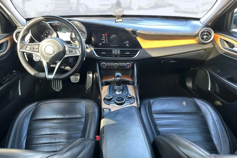 2018 Alfa Romeo Giulia - Image 13 of 19