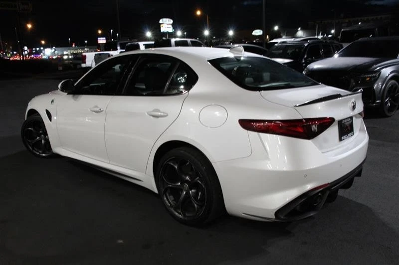 2018 Alfa Romeo Giulia - Image 6 of 17
