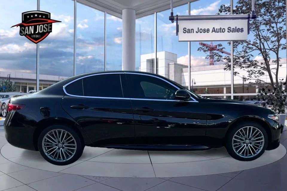 2018 Alfa Romeo Giulia - Image 9 of 19