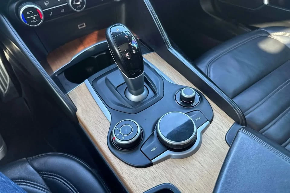 2018 Alfa Romeo Giulia - Image 19 of 19