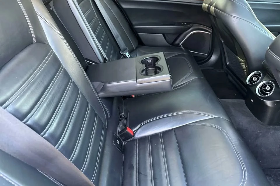 2018 Alfa Romeo Giulia - Image 15 of 19