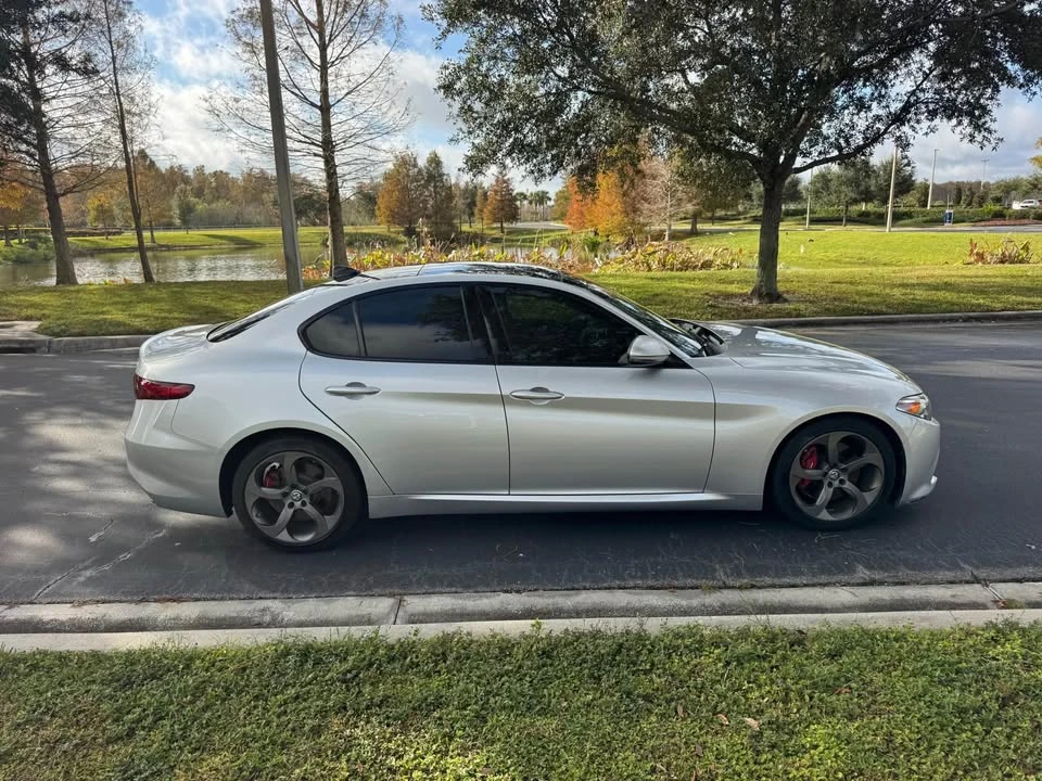 2018 Alfa Romeo Giulia - Image 6 of 10
