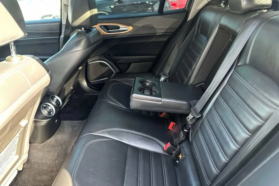2018 Alfa Romeo Giulia - Image 14 of 19