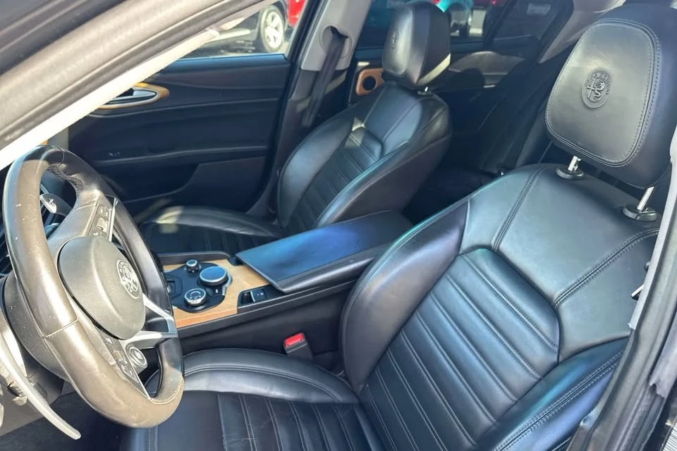 2018 Alfa Romeo Giulia - Image 12 of 19