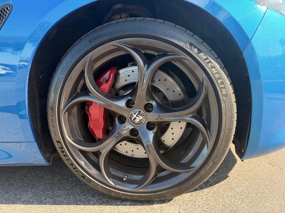 2018 Alfa Romeo Giulia - Image 16 of 17