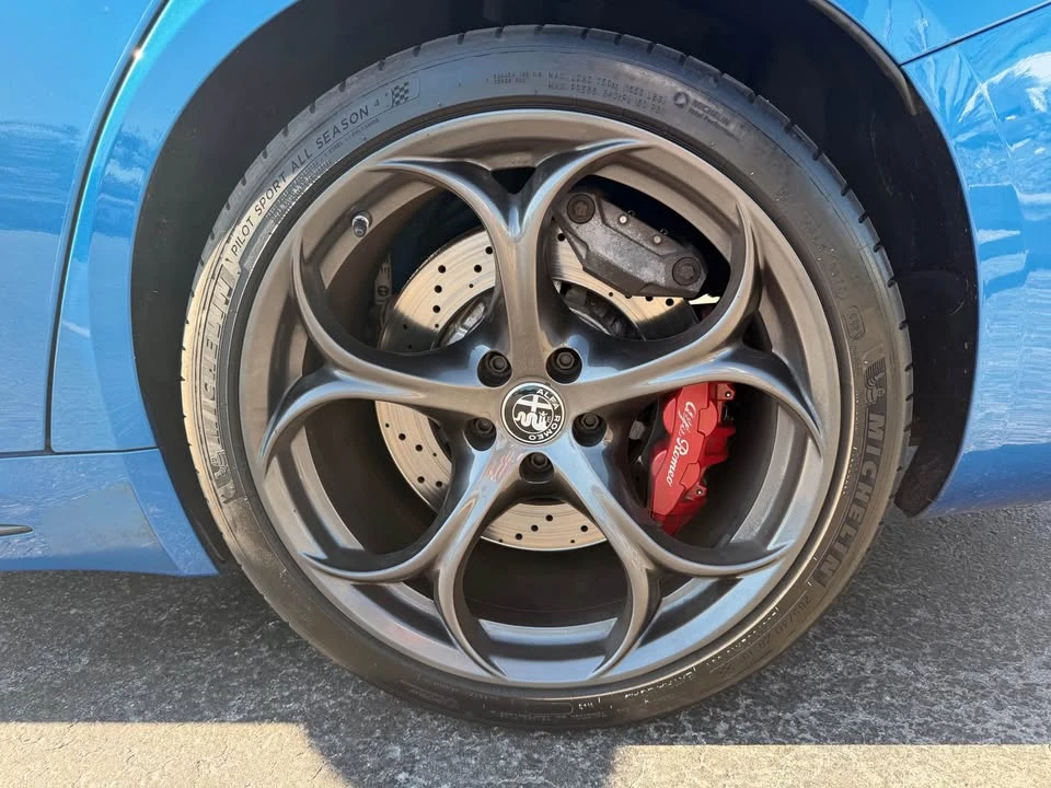 2018 Alfa Romeo Giulia - Image 15 of 17