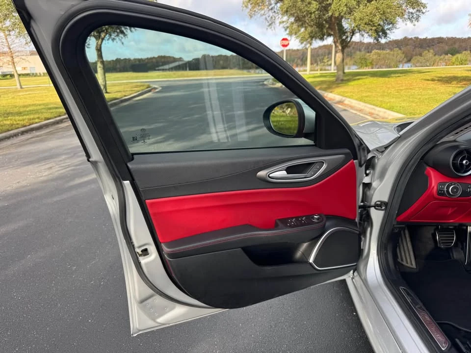 2018 Alfa Romeo Giulia - Image 5 of 10