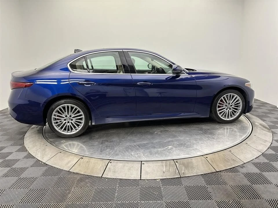 2018 Alfa Romeo Giulia - Image 17 of 20