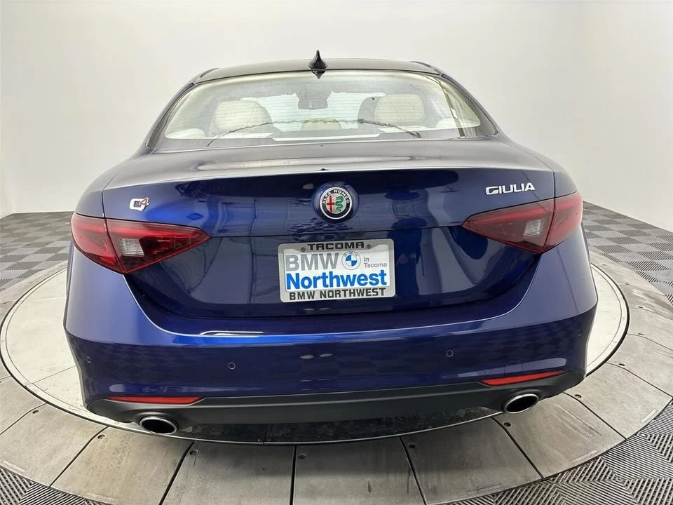 2018 Alfa Romeo Giulia - Image 15 of 20