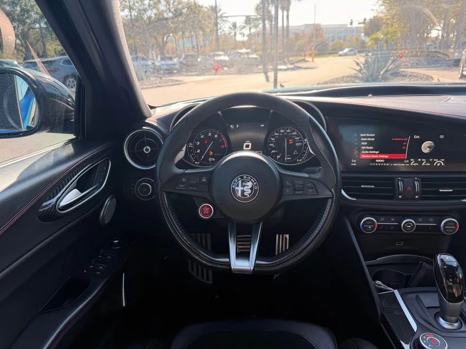 2018 Alfa Romeo Giulia - Image 11 of 17