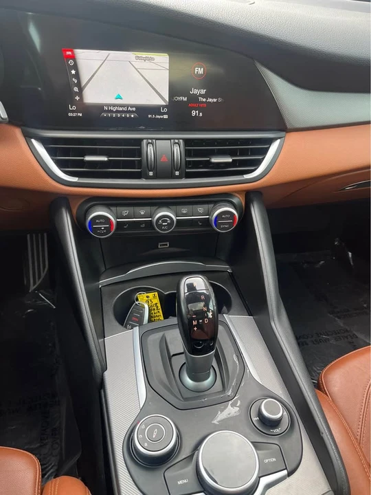 2018 Alfa Romeo Giulia - Image 13 of 15