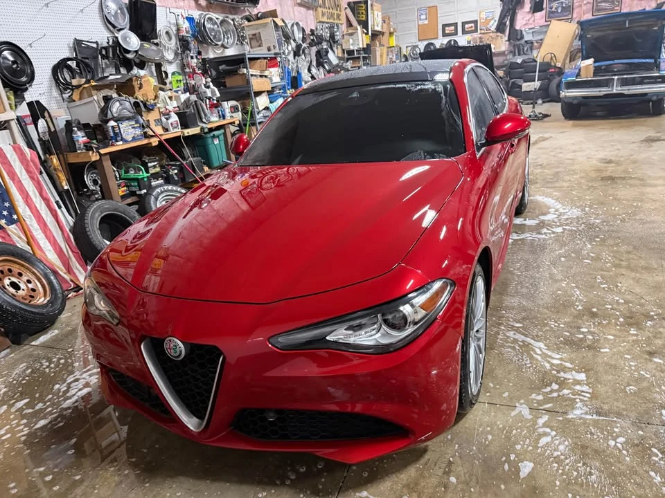 2018 Alfa Romeo Giulia - Image 15 of 16