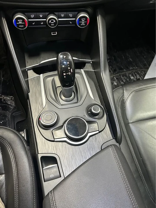 2018 Alfa Romeo Giulia - Image 11 of 14