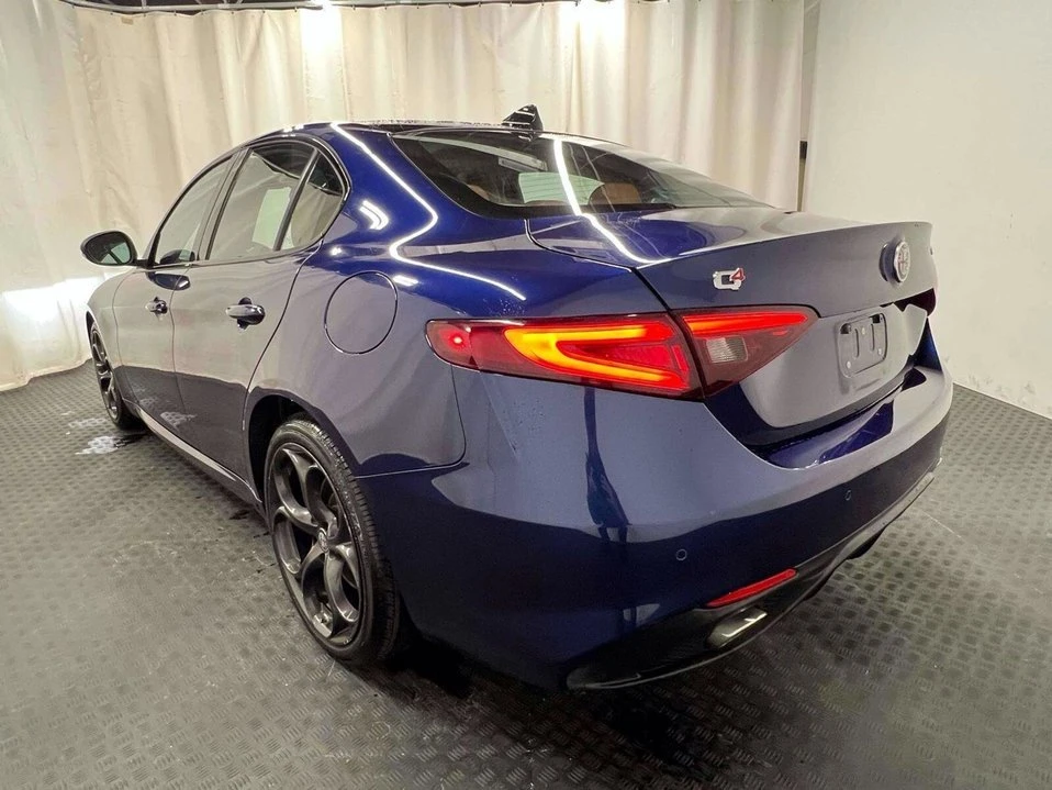 2018 Alfa Romeo Giulia - Image 8 of 10