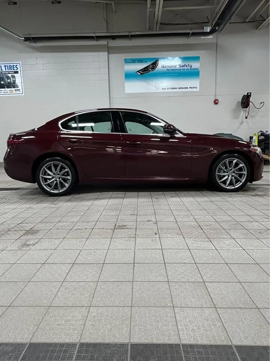 2018 Alfa Romeo Giulia - Image 5 of 14