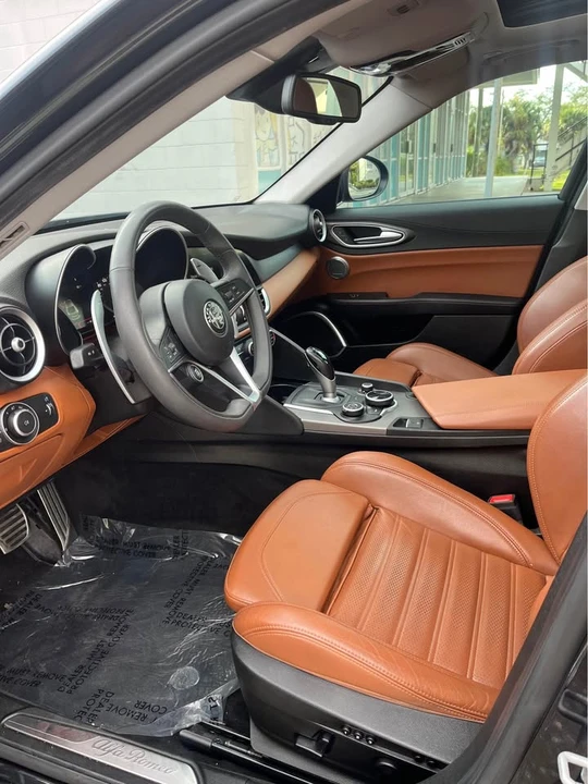 2018 Alfa Romeo Giulia - Image 6 of 15