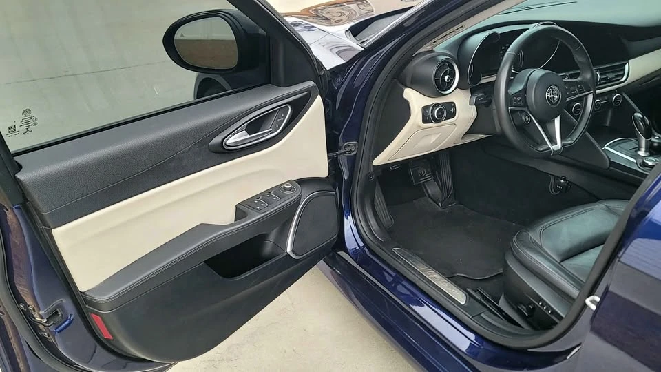 2018 Alfa Romeo Giulia - Image 10 of 20