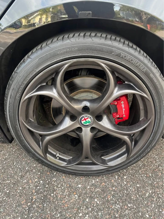 2018 Alfa Romeo Giulia - Image 11 of 15
