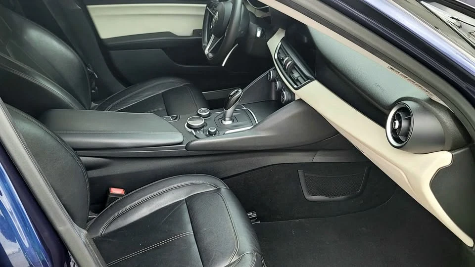 2018 Alfa Romeo Giulia - Image 16 of 20