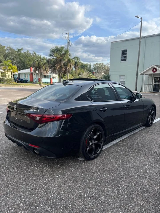 2018 Alfa Romeo Giulia - Image 5 of 15
