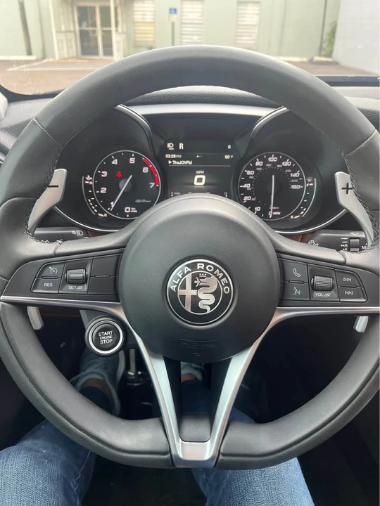 2018 Alfa Romeo Giulia - Image 15 of 15