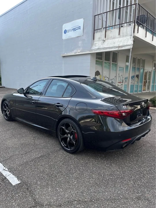 2018 Alfa Romeo Giulia - Image 4 of 15
