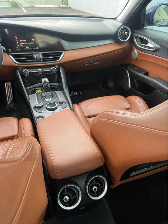 2018 Alfa Romeo Giulia - Image 9 of 15