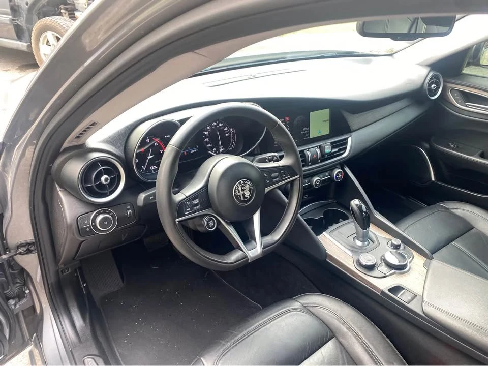 2018 Alfa Romeo Giulia - Image 7 of 13