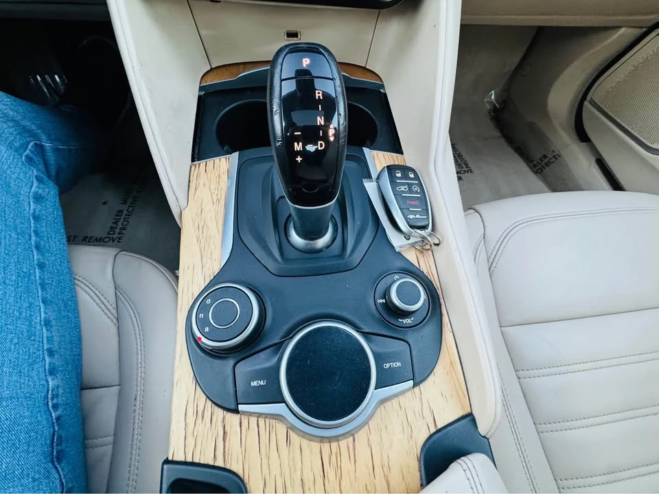2018 Alfa Romeo Giulia - Image 17 of 20