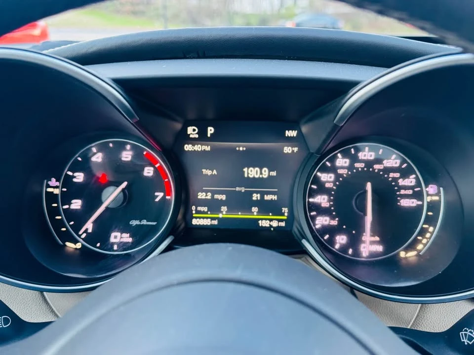 2018 Alfa Romeo Giulia - Image 19 of 20