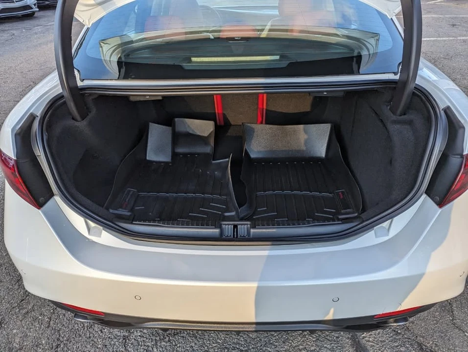 2018 Alfa Romeo Giulia - Image 13 of 15