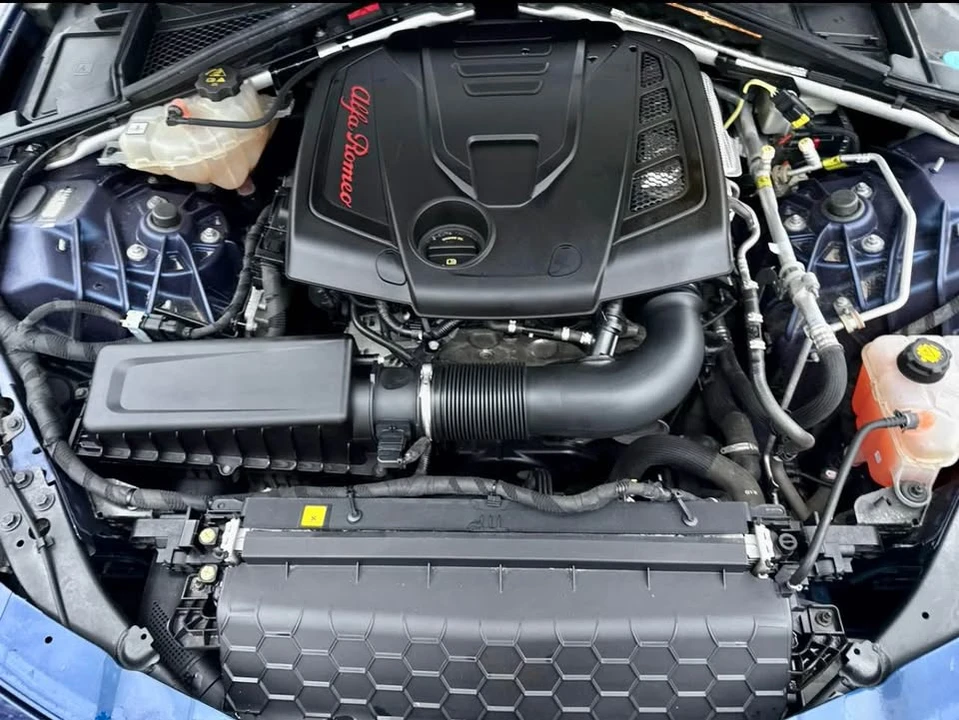 2018 Alfa Romeo Giulia - Image 17 of 18