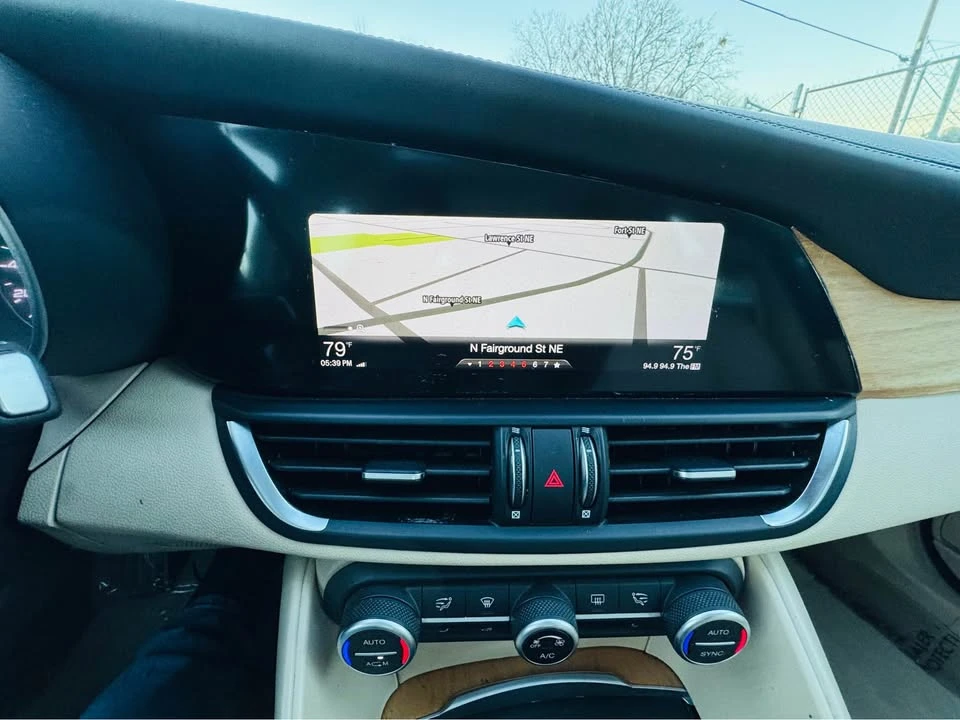 2018 Alfa Romeo Giulia - Image 18 of 20